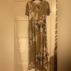 Size medium boutique maxi dress